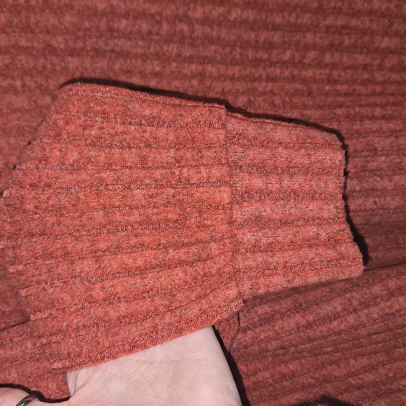 Emery Rose Rust Ribbed Sweater - Picture 3 of 5